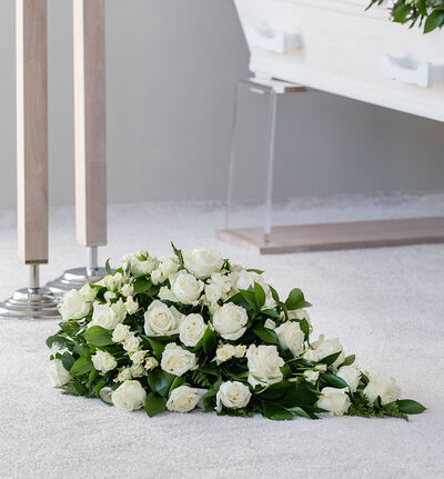 Båredekorasjon i hvitt og grønt 60 cm Båredekorasjon i hvitt og grønt 60 cm